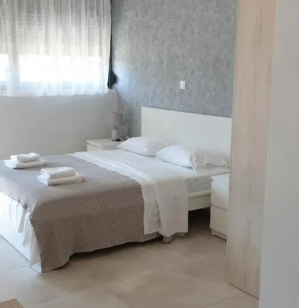 Avr Airport Deluxe 6 *